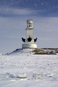 Маяк у входа в Волгодонской порт. Зима. К маяку можно добраться пешком по льду.