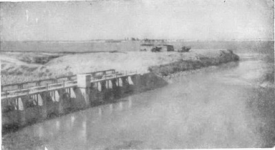 Головное сооружение канала Ленин-Яб, в низовьях Аму-Дарьи