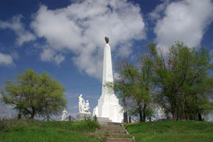 Монумент строителям Волго-Дона в городе Цимлянске