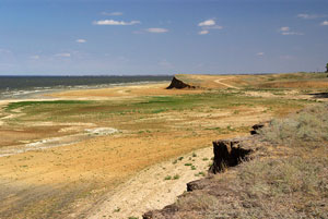 Фото 26. Вид на берег, сложенный скифскими глинами