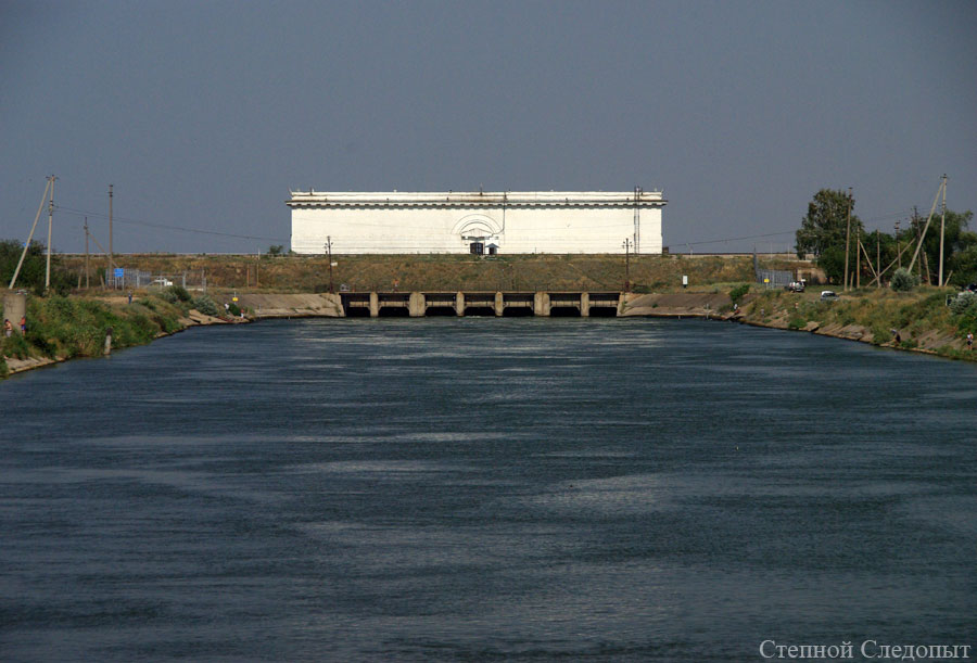 Головное сооружение Донского магистрального канала. Вид со стороны оросительного канала.