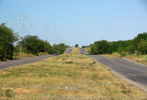 Жуковское шоссе пересекает Мокро-Соленовскую балку, или Третью балку, как ее называют в городе.
